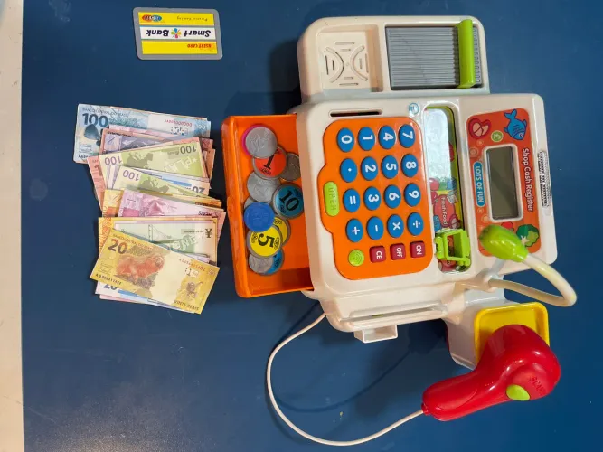 Caixa registradora supermercado com scanner