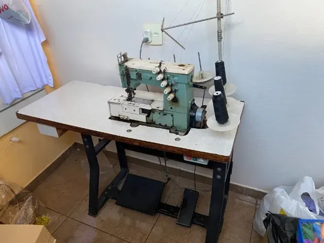 MÁQUINA DE COSTURA GALONEIRA KANSAI