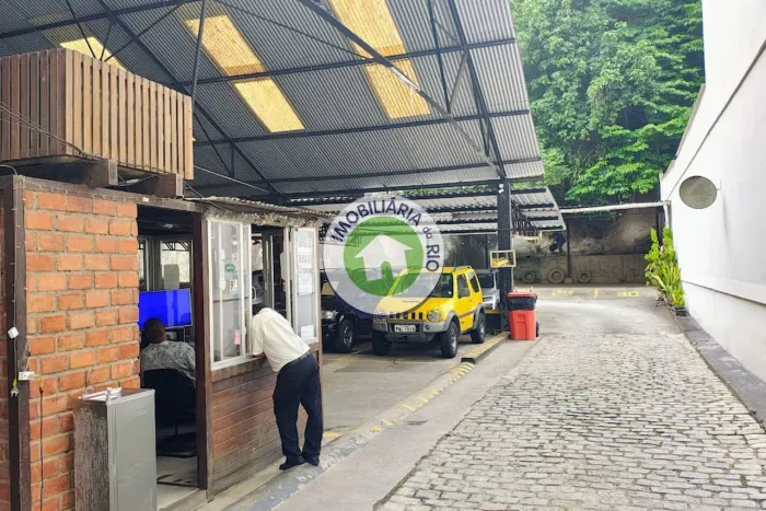 Garagem à venda em condomínio exclusivo em Laranjeiras, Rio de Janeiro-RJ! Aproveite: 1 va