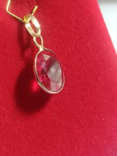 Pingente Oval Rubi Vermelho Zircônia Ouro 18 Kilates Peso 1.40 Gramas 12 mm x 10 mm