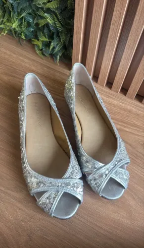 Sapato Peep Toe Raphaella Booz Prata com Paetês - TAM 37
