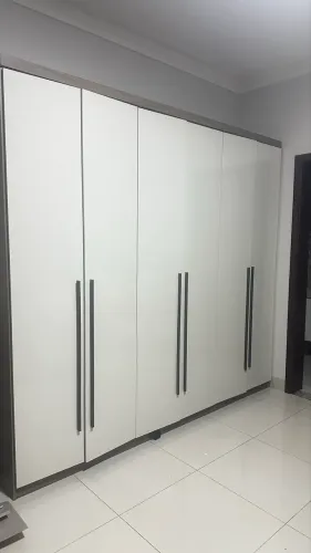 Guarda roupa 6 portas