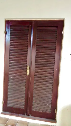 Vendo portas, estilo clássico, para entrega imediata