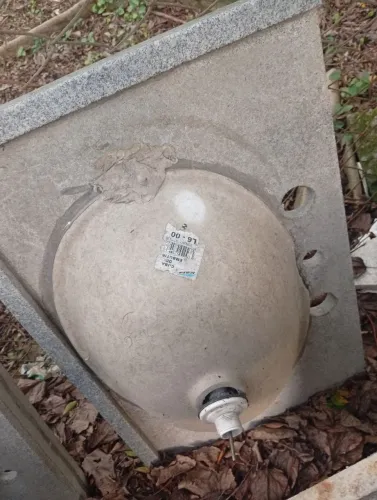 Granito de retirada tem 3 furos de torneiras