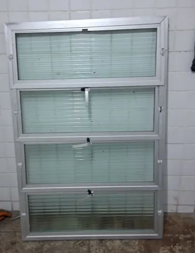 Janela Basculante de Alumínio 