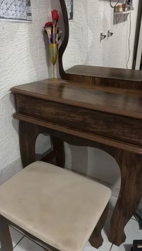 Penteadeira com espelho e assento