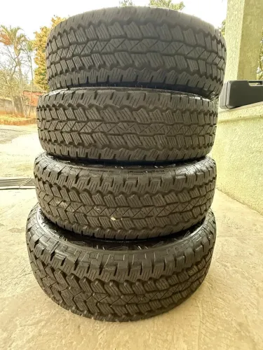 Jogo Pneu Bridgestone Dueller A/T  255/70 R17 Aro 17