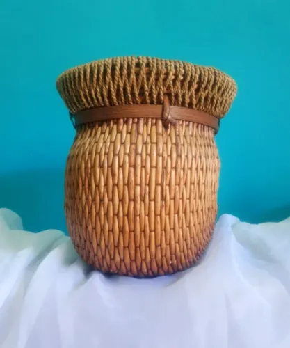 Cesto / cachepô em rattan -  Madeira