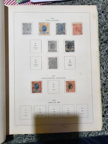 637 selos alguns raros com três álbuns