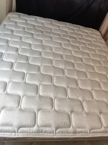 Cama box casal super King semi nova em perfeito estado 