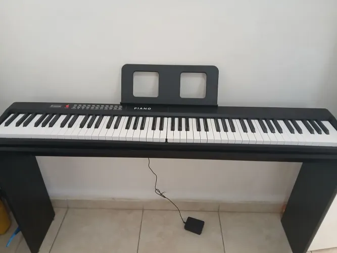 Piano Digital 88 Teclas Dobravel Acompanha Capa Pedal Microfone Fone