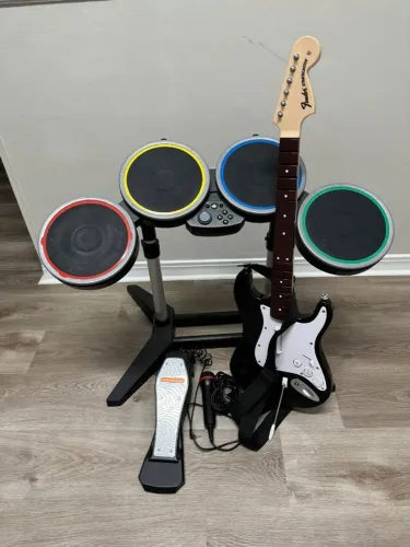 Kit Rockband - Microfone + Bateria + Guitarra para PS4
