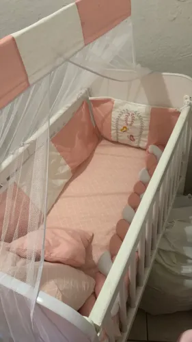 Mini berço com enxoval completo, e trocador americano (nunca usado)