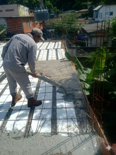 Laje pré-moldada direto da fábrica | Material + Montagem