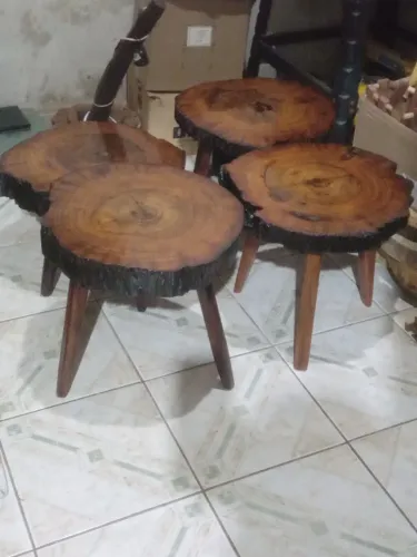 Mesinha em madeira nobre