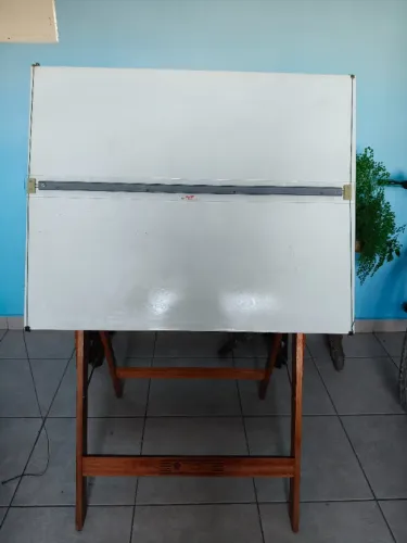 Mesa de Desenho (Prancheta e Cavalete)