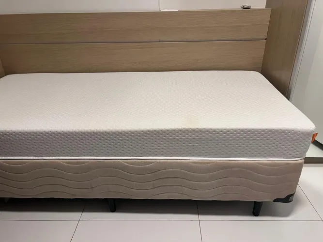 Cama com colchão 