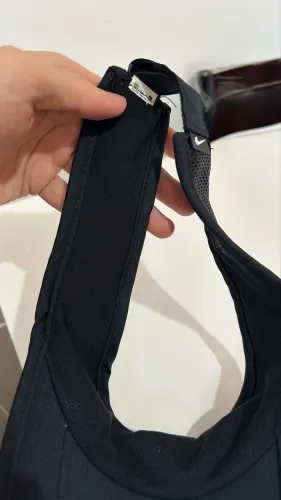 Viseira Nike Dri-FIT Preta ? Ideal para Treino e Corrida!