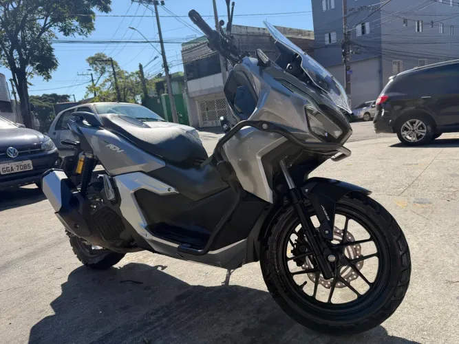 Honda ADV 2025 - Excelente estado | 13.000 km | Único dono