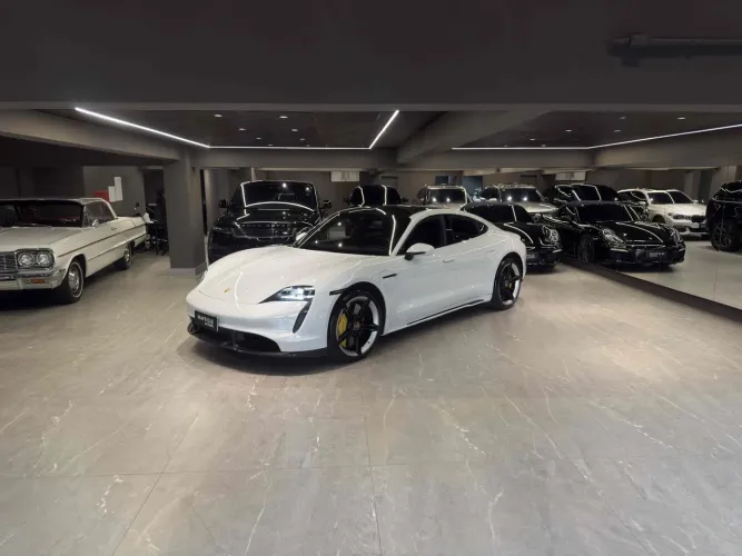 Porsche Taycan Turbo (elétrico) 2021
