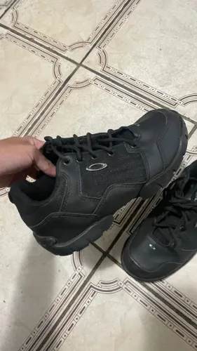  Botinha Oakley tamanho 39