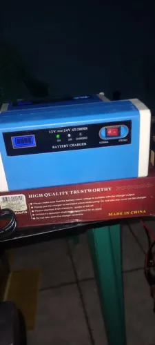 Carregador de 12 e 24 volts 10ah inteligente para bateria de chumbo ácido 