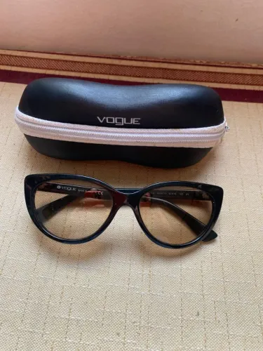 Óculos de Sol Vogue Original VO 2677-S Cat-Eye Preto + Estojo