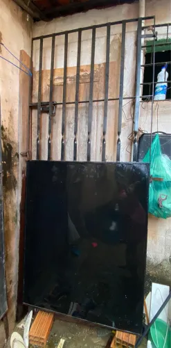 Vendo um Portão semi novo