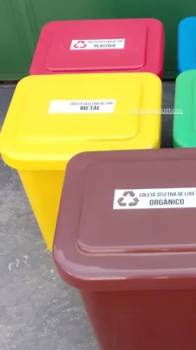 Lixeira de plástico