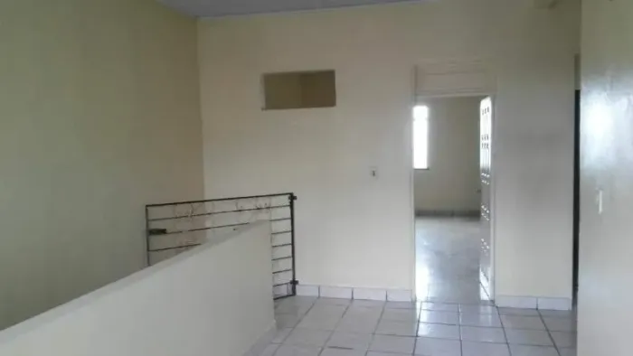 Alvorada II - Vendo ponto comercial e um apartamento, no mesmo terreno.