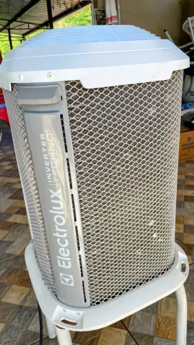 Condensadora de Ar Condicionado ELETROLUX COLOR ADAPT 12000 btus ( NOVA).