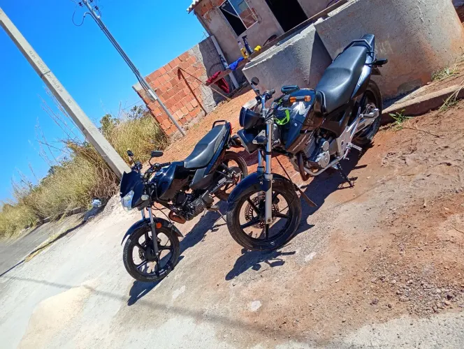 Vendo Twister CBX 250, tá toda filé só pegar e rodar