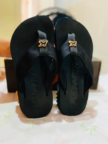 Vende-se chinelo