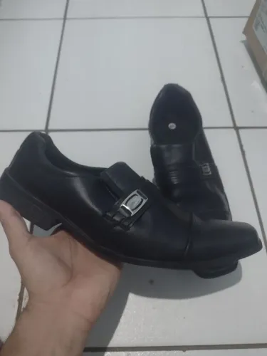 Excelente Sapato social semi-novo ( tamanho 39 ).