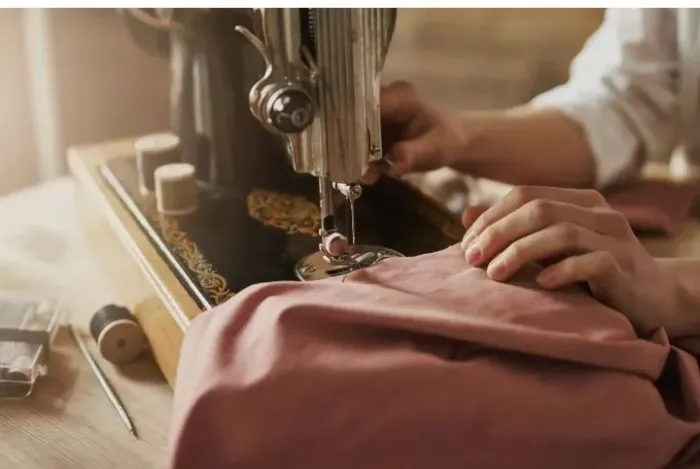 Estou a procura de uma costureira.