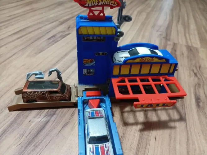 hot Wheels Mattel R1708 Oficina de Polícia cabem 4 carrinhos de uma vez novo s/ embalagem