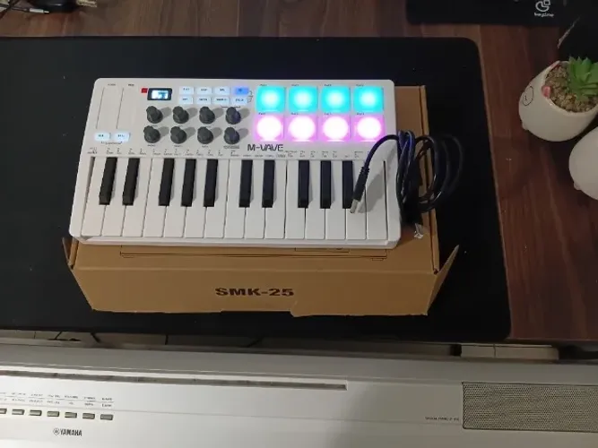 Controlador midi SMK-25 zero na caixa