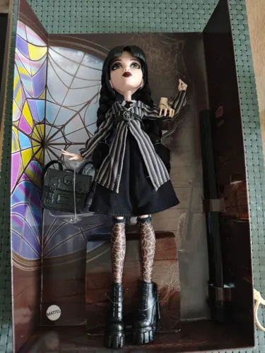 Monster high Wandinha wednesday