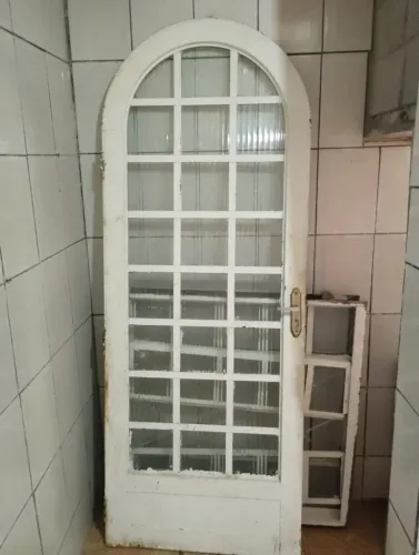 Porta de ferro sem batente