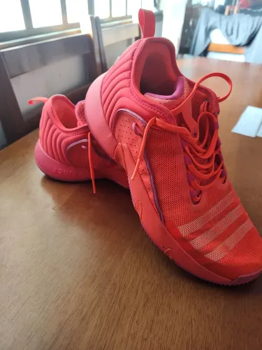 Vendo tênis Adidas T Y. Usado poucas vezes