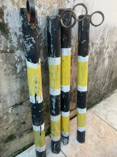 Postes balizadores , os 4 por 70 R$