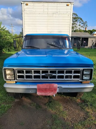 Vendo F4000 super conservado e muito inteira 