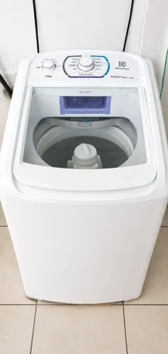 Vendo Lavadora Eletrolux 11 kg. Apenas 2 anos de uso.