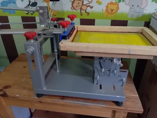 Maquina de silk em copos, canetas e diversas personalizações