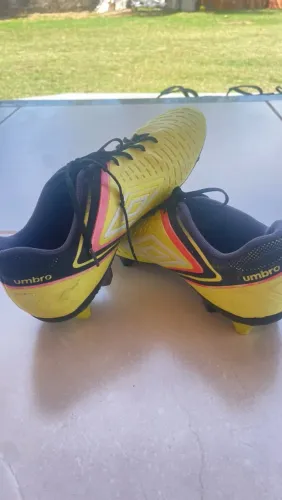 Chuteira umbro 