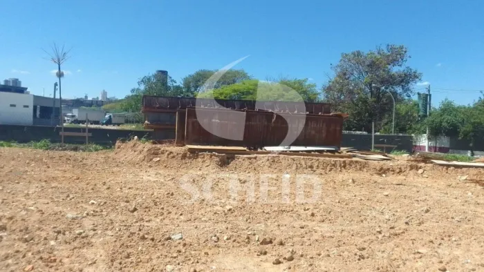 Terreno com 1900m2 praticamente plano sem arvores em ótima localização na Vila Jaguara