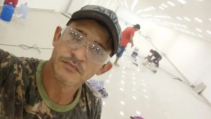 Pedreiro disponível
