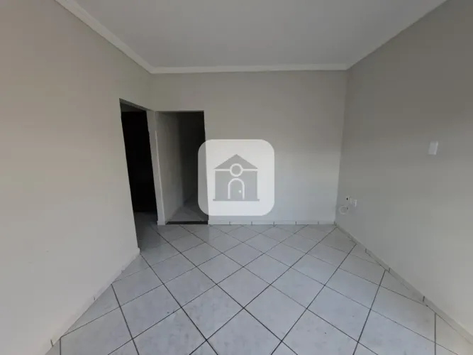 Casa para locação no bairro Custódio pereira.