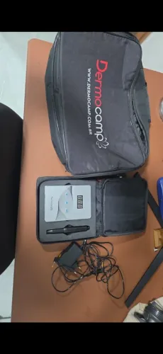 Dermógrafo Dermocamp Sharp 300 Pro Black com Controle Digital Sirius White