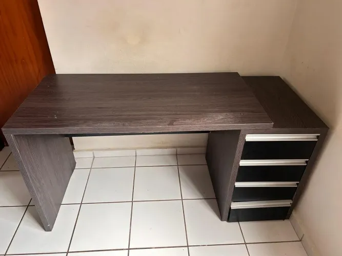 Mesa escrivaninha de MDF